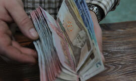 Korupciją labai rimta problema laiko mažiau nei pusė šalies gyventojų - tyrimas