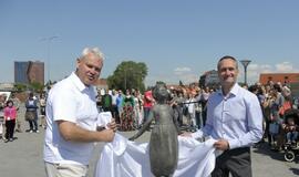 Šiauriniame rage atidengta mergaitės skulptūra