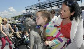 Šiauriniame rage atidengta mergaitės skulptūra