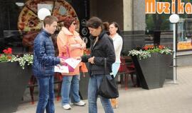 Vietoje cigaretės - gėlė