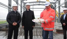 SGD terminalo krantinėje iškeltas statybų vainikas