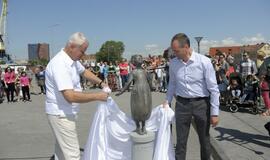 Šiauriniame rage atidengta mergaitės skulptūra