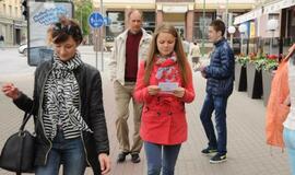 Vietoje cigaretės - gėlė