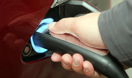 "Tesla Motors" prabilo apie patentų atsisakymą