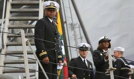 Prezidentė JAV karo laive "USS Oscar Austin"