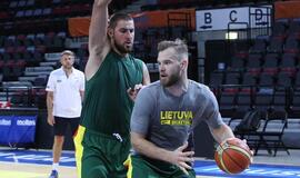 Jonas Valančiūnas jau pluša su rinktine