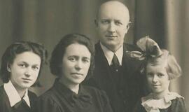 Klaipėdos akvarelės: namai ir žmonės (352)