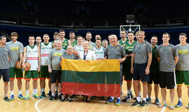 Lietuvos krepšinio rinktinei - Trispalvė iš Prezidentės rankų