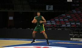 Jonas Valančiūnas jau pluša su rinktine