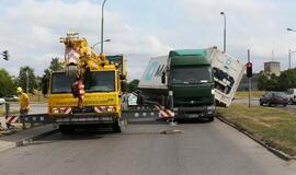 Pavojingai pasviro jūrinis konteineris