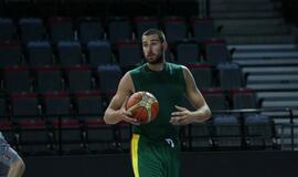 Jonas Valančiūnas jau pluša su rinktine
