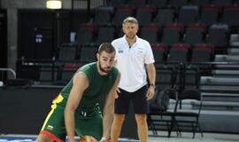 Jonas Valančiūnas jau pluša su rinktine