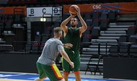 Jonas Valančiūnas jau pluša su rinktine