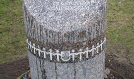 Baltijos kelio žymuo pašventintas lietumi