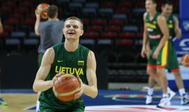 Jonas Valančiūnas jau pluša su rinktine