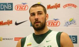 Jonas Valančiūnas jau pluša su rinktine