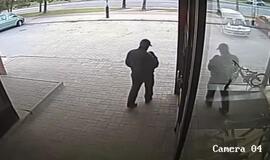 Prieš dviračio vagystę pamaldus vagis persižegnojo