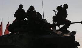 Rusija telkia šarvuočius prie Ukrainos sienos