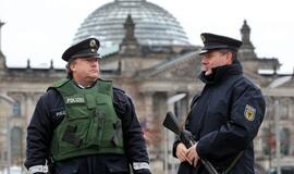 Į Vokietijos Reichstagą paleistas Molotovo kokteilis