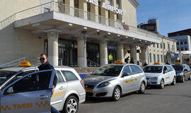 Mokesčių inspektoriai prigriebė Vilniaus oro uoste dirbančius taksi