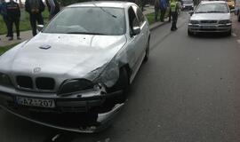 Keitė važiavimo kryptį, nepastebėjo „BMW“