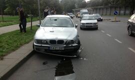 Keitė važiavimo kryptį, nepastebėjo „BMW“