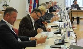 Rajono politikai žarsto savivaldybės pinigus