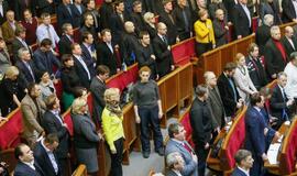 Ukrainos parlamentas patvirtino įstatymą dėl autonomijos ir amnestijos rytiniams regionams