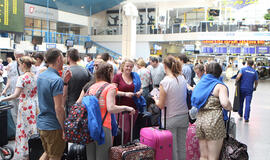 Lietuvos oro uostuose keleiviai dėl Ebolos netikrinami, bet informuojami