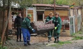 Benamių bakūžėms Pievų gatvėje - galas