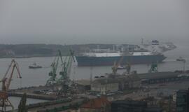 Į Klaipėdą atplaukė laivas-saugykla "Independence"