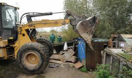 Benamių bakūžėms Pievų gatvėje - galas