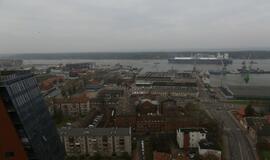 Į Klaipėdą atplaukė laivas-saugykla "Independence"