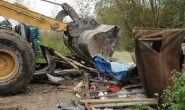 Benamių bakūžėms Pievų gatvėje - galas