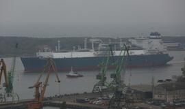 Į Klaipėdą atplaukė laivas-saugykla "Independence"