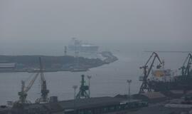 Į Klaipėdą atplaukė laivas-saugykla "Independence"