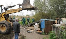 Benamių bakūžėms Pievų gatvėje - galas