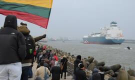 Į Klaipėdą atplaukė laivas-saugykla "Independence"