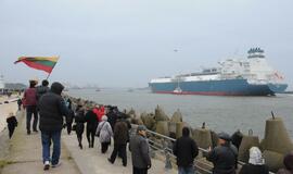 Į Klaipėdą atplaukė laivas-saugykla "Independence"