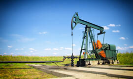 "Brent" markės naftos kaina smuko iki 77 JAV dolerių už barelį