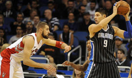 Jonas Valančiūnas dvigubu dubliu prisidėjo prie "Raptors" pergalės