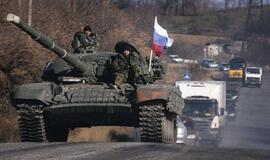 NATO: Rusijos karinė technika plūsta į Ukrainą