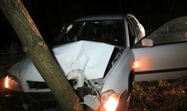 Girtas vairuotojas sudaužė automobilį ir kiaušinius