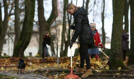 Lapų grėbimo talka