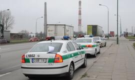 Policija tikrina automobilių padangas