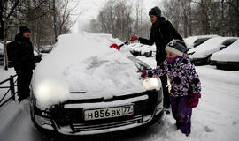 Rusijoje naujų automobilių pardavimai sumažėjo dešimtadaliu