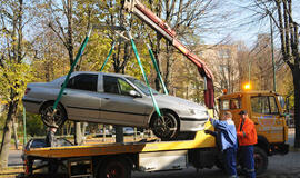 Siūloma švelninti nutemptų automobilių atsiėmimo tvarką