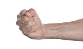 Du vyrai Taikos pr. sumušė ir apiplėšė septyniolikmetį