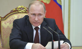 Vladimiras Putinas neatmeta, kad kels savo kandidatūrą per Rusijos prezidento rinkimus 2018 metais