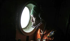 Per oro linijų bendrovės "AirAsia" dingusio lėktuvo paieškas rasta mažiausia 40 kūnų